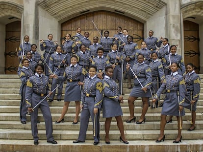 Las cadetes afroamericanas de la clase 2019 posan en la Academia Militar  de West Point, Nueva York. 