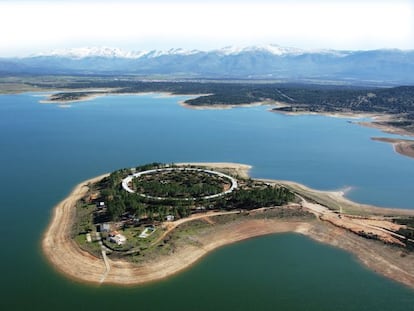 Embalse de Gabriel y Gal&aacute;n, en el r&iacute;o Alag&oacute;n, al norte de C&aacute;ceres. 