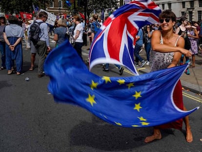 Reino Unido y la UE retoman las negociaciones para evitar un Brexit duro