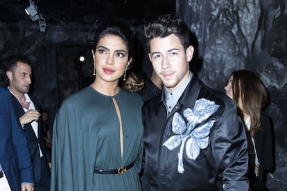 Pero si alguien sabe de bodas por todo lo alto esos son Priyanka Chopra y Nick Jonas. En los cuatro días de fiestas y celebraciones que organizaron la actriz de ‘Cuántico’ y el cantante de Jonas Brothers el pasado diciembre, se casaron hasta en dos ocasiones: primero una ceremonia cristiana y, después, otra por el rito hindú, honrando las raíces de Chopra. gtresonline