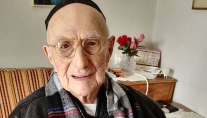 Yisrael Kristal, en enero de 2016 en su casa de Haifa.