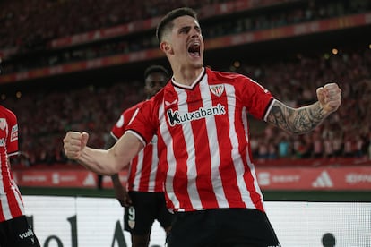 Oihan Sancet celebra el gol del empate de su equipo ante el Mallorca.