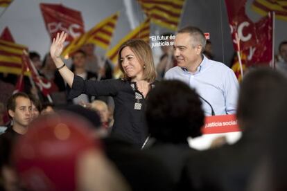 Chacón, junto al alcalde de Terrassa, Pere Navarro, en un momento del mitin.