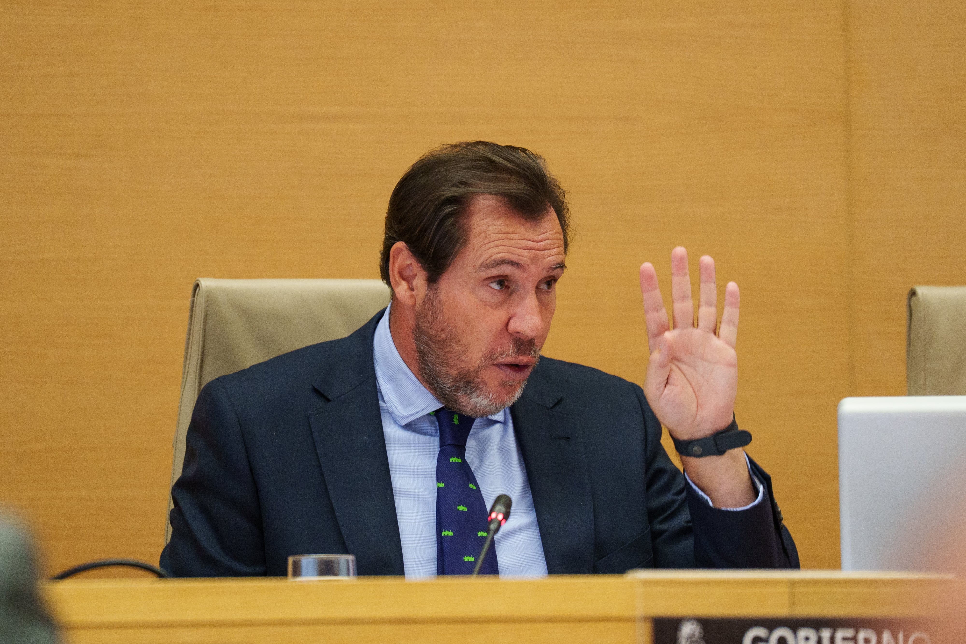El ministro de Transportes y Movilidad Sostenible, Óscar Puente, en el Congreso.
