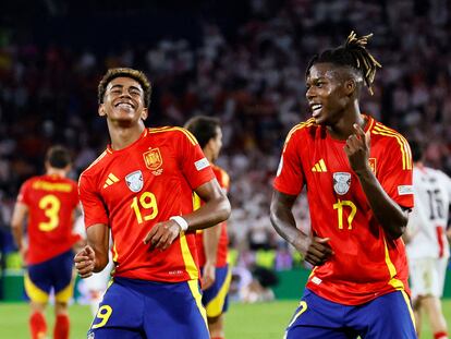 Nico Williams y Lamine Yamal bailan tras el gol del primero ante Georgia. ¿Qué música sonaba en sus cabezas?