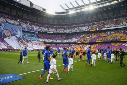 Inicio de un partido de la Champions en el Santiago Bernabéu.