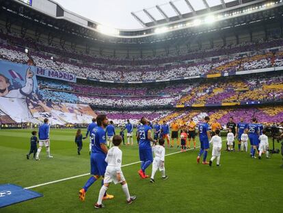 Inicio de un partido de la Champions en el Santiago Bernabéu.