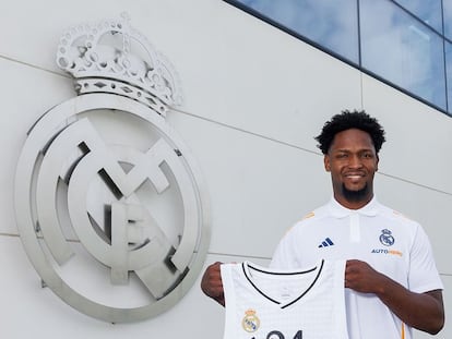 Andrés Feliz, en su presentación con el Madrid.