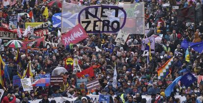 Manifestación organizada por la asociación civil COP26 Coalition, este sábado en Londres.