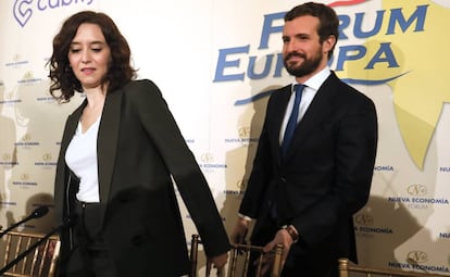 La presidenta de Madrid, Isabel Díaz Ayuso, y Pablo Casado, en el desayuno de Nueva Economía Fórum.