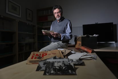 Sánchez Vigil, con material del archivo de la agencia de fotografía Piortiz, en la Facultad de Documentación de la UCM, el 7 de febrero.