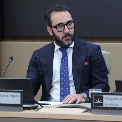 (Foto de ARCHIVO)
El presidente del Zamaro CF, Vctor de Aldama, comparece ante la comisin no permanente de investigacin en el Parlament balear, a 20 de mayo de 2024, en Palma de Mallorca, Mallorca, Baleares (Espa?a). La comisin no permanente de investigacin en el Parlament balear sobre la compra de material sanitario en la pandemia contina esta semana con las comparecencias previstas del exministro Jos Luis ?balos; el que fuera su asesor, Koldo Garca; y varios responsables de Soluciones de Gestin, entre otros.

Isaac Buj / Europa Press
20 MAYO 2024;COMISI?N DE INVESTIGACI?N;CASO KOLDO;PARLAMENT BALEAR;MASCARILLAS;PALMA DE MALLORCA;MALLORCA;BALEARES
20/5/2024