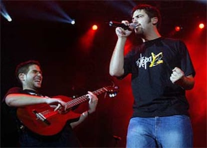 Los hermanos Muñóz tocaron ante 18.000 personas en el Palau Sant Jordi.