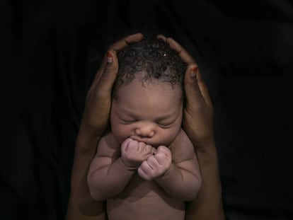 Un bebé recién nacido el pasado uno de enero en un hospital en Uganda.