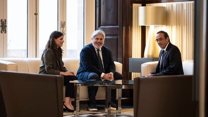 El presidente del Parlament, Josep Rull, retoma su ronda de consultas con los líderes de Junts, Albert Batet y Mònica Sales, para proponer un candidato a la presidencia de la Generalitat.