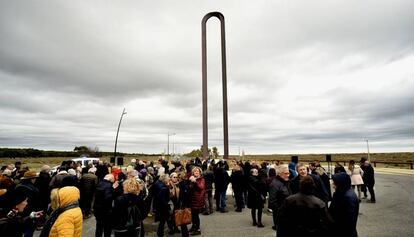 Un momento de la inauguración del monumento en Le Barcarès.