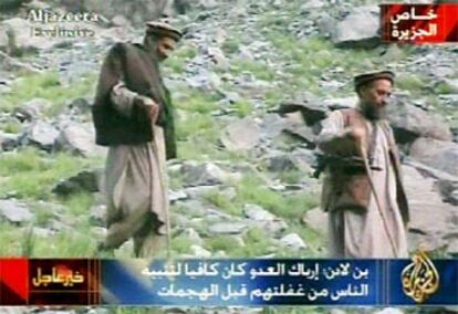 Captura de la página web de Al Yazira con una imagen de la nueva cinta de Bin Laden.