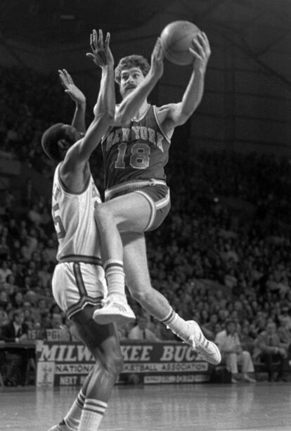 Phil Jackson en un partido con los Knicks disputado en diciembre de 1974 contra Milwaukee.