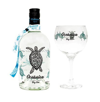 Los amantes de la ginebra artesanal Oceanic Gin y Oceánica Strawberry Gin ya pueden adquirirla en los supermercados de El Corte Inglés de Madrid, Barcelona, Sevilla y A Coruña. Disfrutarán de su sabor fresco, su cuidadosa elaboración y la impronta que aporta el agua gallega, desde 15,45 euros, en su formato de botella y copa de balón.