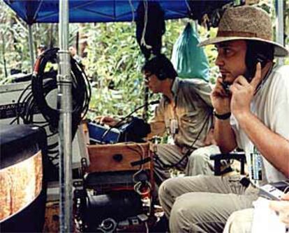 El realizador Leonel Vieira, durante el rodaje de <b></b><i>La selva.</i>
