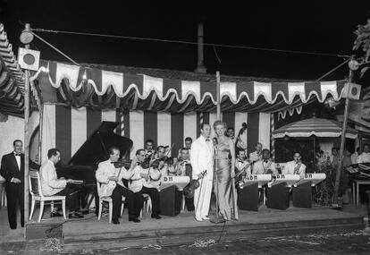 Bernard Hilda i la seva orquestra durant una actuació a Barcelona. Anys 40.