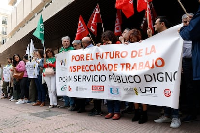 Trabajadores de Inspección, este jueves frente a la sede de Función Pública en Madrid.