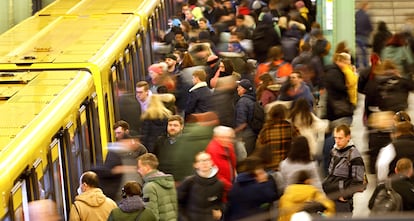 Aspecto que presentaba una estación de la red de metro de Berlín, este lunes. 