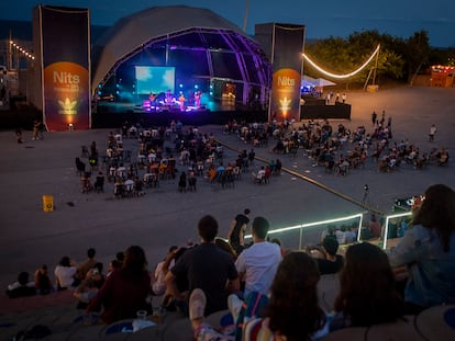 Ambiente en el Parque del Fòrum durante el concierto de Ferran Palau.