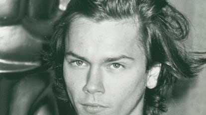 El actor River Phoenix llega a la comida de nominados a los Oscar en 1989.