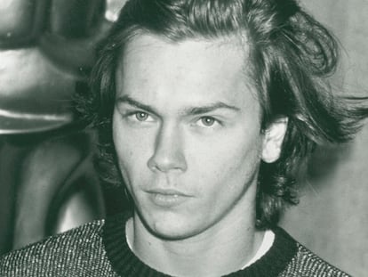 El actor River Phoenix llega a la comida de nominados a los Oscar en 1989.