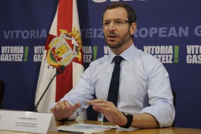 Javier Maroto, esta mañana durante la rueda de prensa en Vitoria