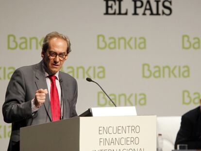 González-Páramo y, en segundo plano, Javier Moreno.