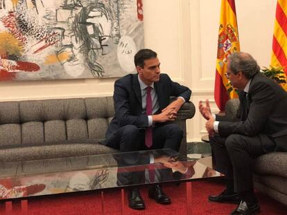 Foto facilitada por Moncloa de la reunión entre Pedro Sánchez y Quim Torra en Barcelona.