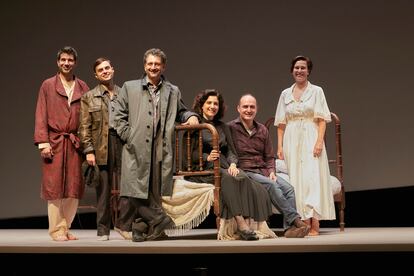 El elenco de 'Tránsito', ópera de cámara inspirada en la obra homónima de Max Aub. JESÚS UGALDE