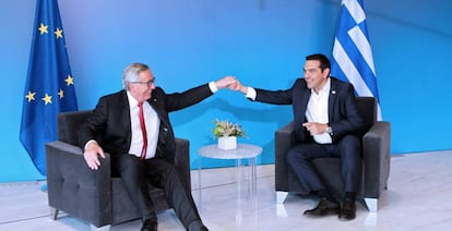 Jean-Claude Juncker, presidente de la Comisi&oacute;n Europea, y Alexis Tsipras, primer ministro griego, en una reuni&oacute;n en Sal&oacute;nica, hace una semana.