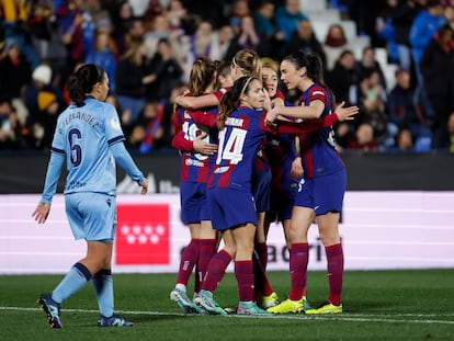 Graham Hansen celebra con sus compañeras del Barça uno de sus tantos de esta noche.