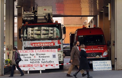 Parque de Bomberos número 3, cerca de la Puerta de Toledo, durante la huelga.