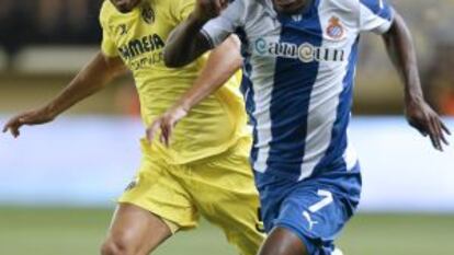 Thievy, frente al Villarreal en su &uacute;ltima temporada en Cornell&agrave;. 