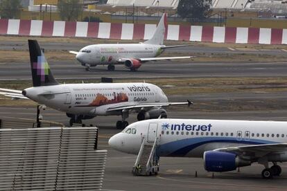 Aviones de aerolíneas 'low-cost' en la Ciudad de México.