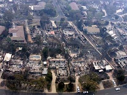 Imagen aérea del barrio  de Buffy, en los alrededores de Canberra, devastado por las llamas.