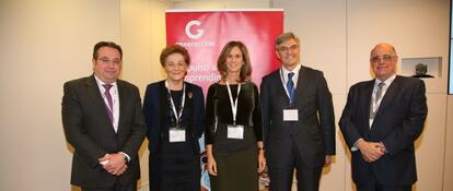 De izquierda a derecha, Alfonso Mur, socio de Deloitte; Josefina Gómez Mendoza, vicepresidenta de la Real Academia de Ingeniería; Cristina Garmendia, presidenta de Cotec; Fernando Ruiz, presidente de Deloitte; y Juan Mulet, Director General de Cotec.