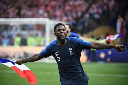 Umtiti festeja a final da Copa da Rússia 2018, em Moscou.