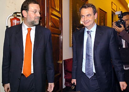 Mariano Rajoy y José Luis Rodríguez Zapatero, tras una reunión del Pacto Antiterrorista el pasado día 12 en el Congreso.