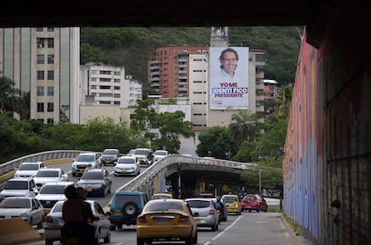 Una valla publicitaria de Fico Gutiérrez, en una avenida principal de la ciudad de Cali, el 23 de mayo de 2022. 