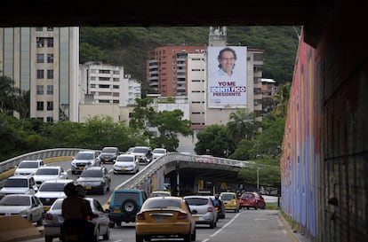 Una valla publicitaria de Fico Gutiérrez, en una avenida principal de la ciudad de Cali, el 23 de mayo de 2022.