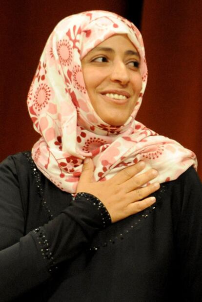 Tawakkul Karman agradece los aplausos en un acto en la Universidad de Michigan en noviembre.