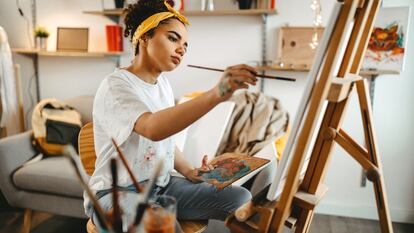 Cuentan con diseños de sobremesa o permiten regular la altura de sus patas, para pintar en todas partes con comodidad. GETTY IMAGES.