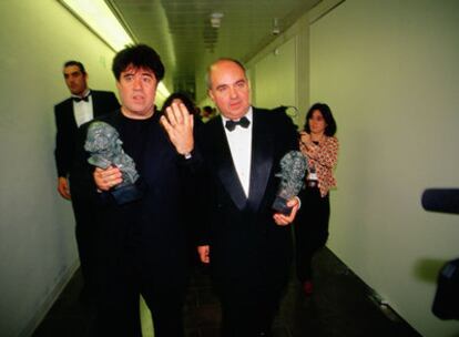 Pedro y Agustn Almodvar, en la ceremonia de los Premios Goya 1999.