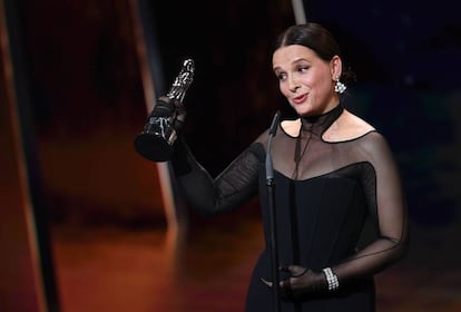 Juliette Binoche acaba de revelar que viveu durante um tempo na rua preparando-se para seu papel no filme ‘Os Amantes de Pont-Neuf’ (1991). A atriz, de 55 anos, contou que seguiu os conselhos do roteirista e diretor Leos Carax: “Ele me pediu que tivesse uma experiência real, e foi o que eu fiz. Vivi situações um pouco perigosas, mas estive bem. Era um compromisso com o filme”.