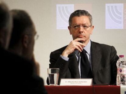 Alberto Ruiz-Gallard&oacute;n, este jueves en Madrid durante un acto con la comunidad sefard&iacute;.